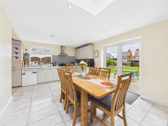 KITCHEN DINER