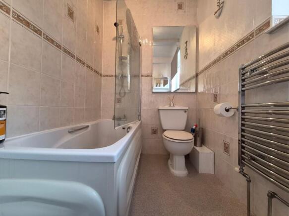 2 bed Flat for sale Image 5