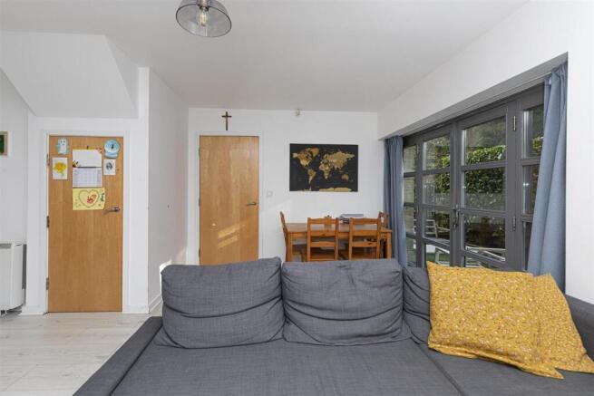 2 bed Apartment for sale Image 6