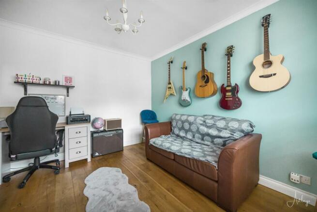 Sitting Room/bedroom 3