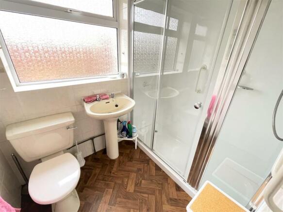 SHOWER ROOM