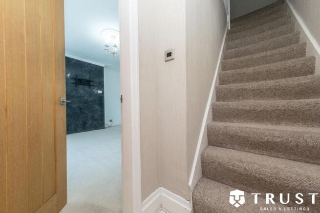 3 bed Semi-Detached to rent Image 12