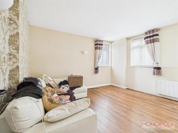CAM01943G0-PR0638-STILL007.jpg