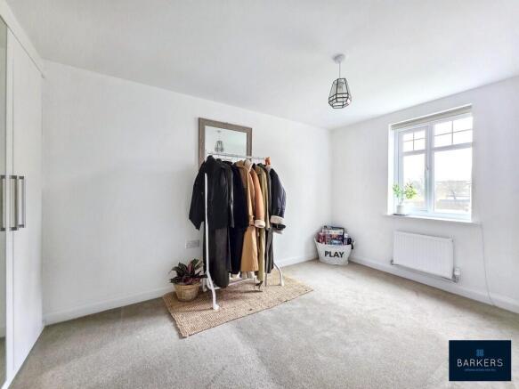 4 bed Semi-Detached to rent Image 12