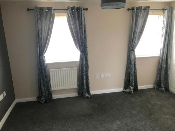 4 bed Town House to rent Image 12