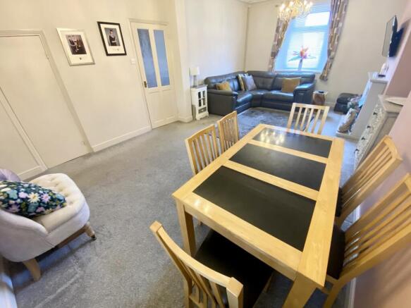 Lounge/Dining Room