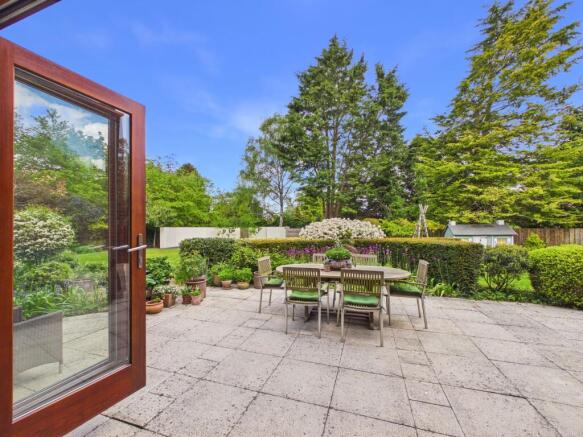 6 bed Detached for sale Image 11