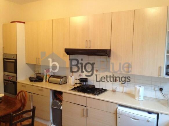 8 bed Terraced to rent Image 9