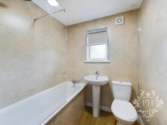 4 bed Semi-Detached to rent Image 11