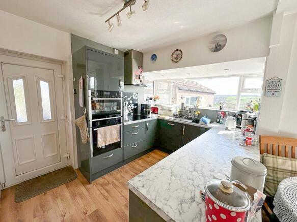 3 bed Semi-Detached for sale Image 4