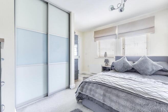 2 bed Flat for sale Image 11