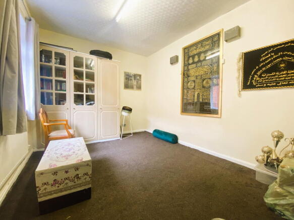 5 bed Semi-Detached for sale Image 11