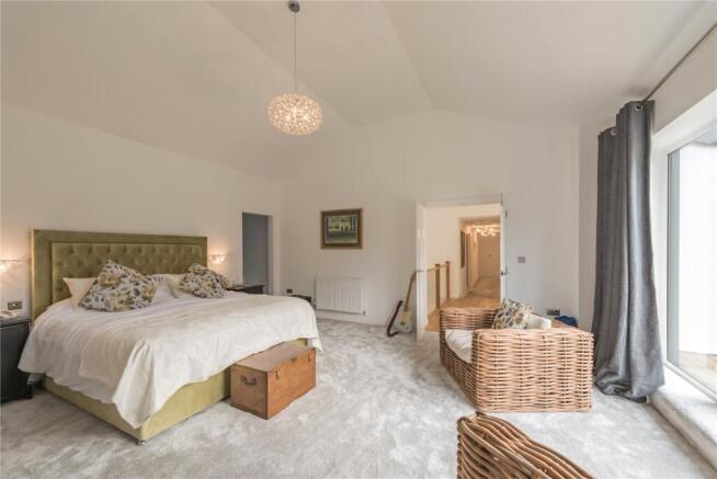 6 bed Detached for sale Image 7
