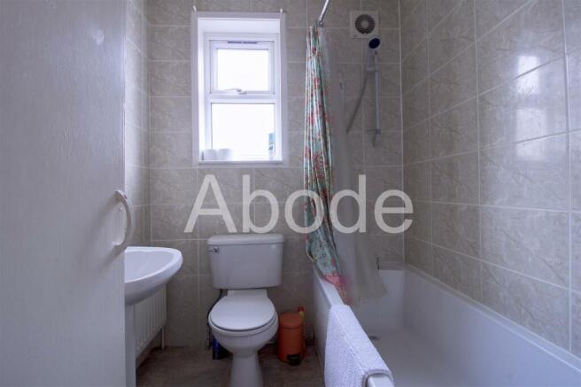 3 bed House to rent Image 6