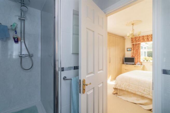 Bay Crescent 16-Bedroom 1 E.jpg