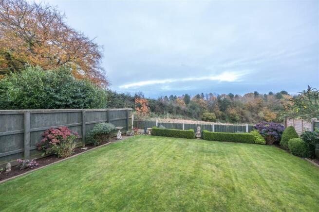 12 Moorlands Park-006.jpg
