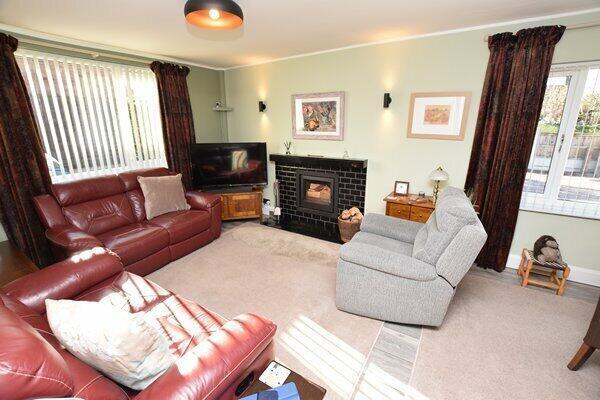 open plan lounge & dining room