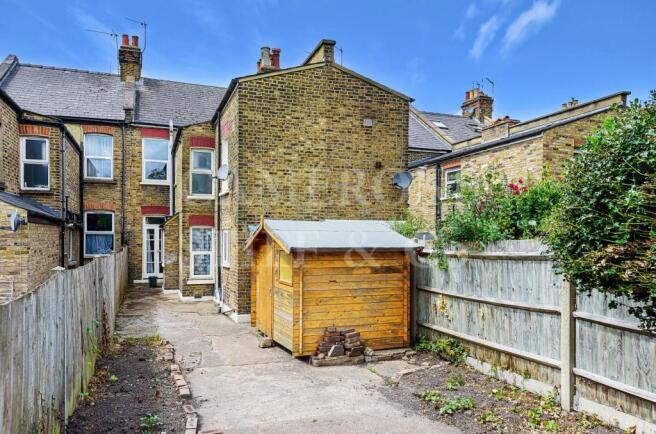 21 Huddlestone Road (6).jpg