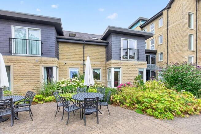 2 bed Apartment for sale Image 8
