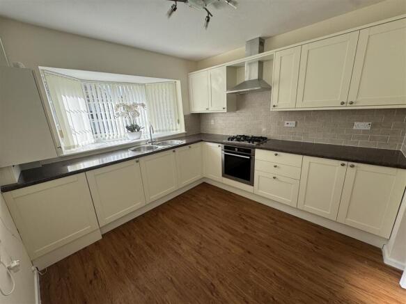 24 Seymour kitchen pic 1.jpeg