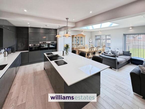Kitchen/Living Area