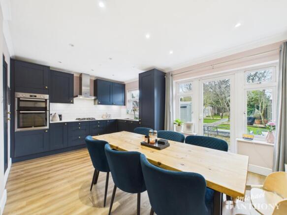 CAM02773G0-PR0399-STILL007