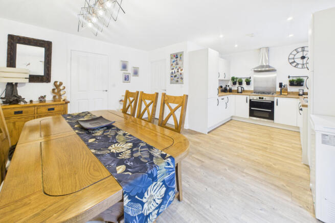 Kitchen / Dining Area