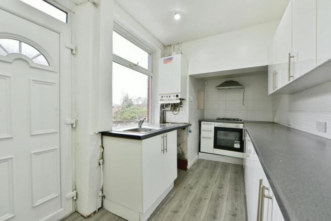 Prince Edward Avenue, Oldham, OL4 photo 5