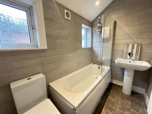 3 bed Terraced to rent Image 4