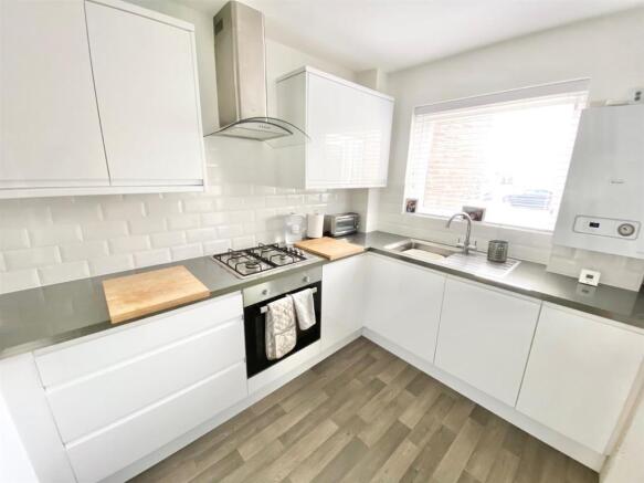 Kitchen2.jpg
