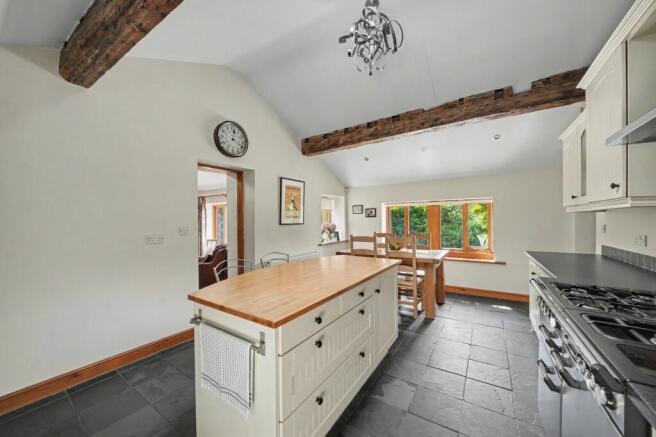 4 bed Detached for sale Image 10