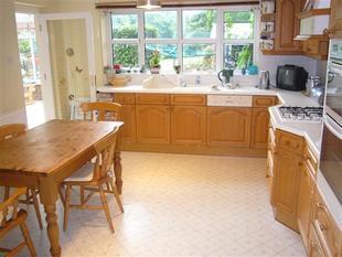 KITCHEN/BREAKFAST ROOM