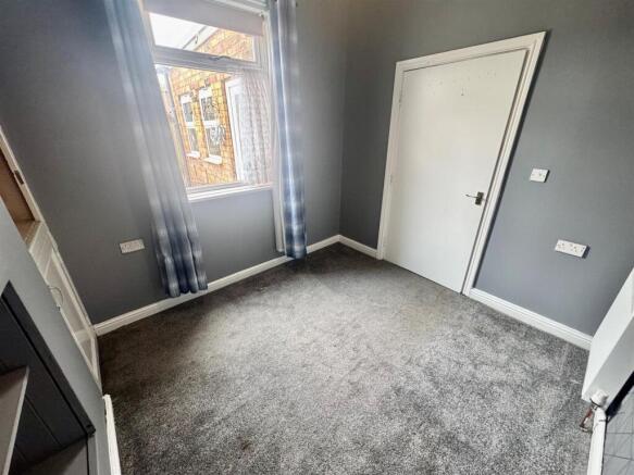 3 bed Terraced for sale Image 11