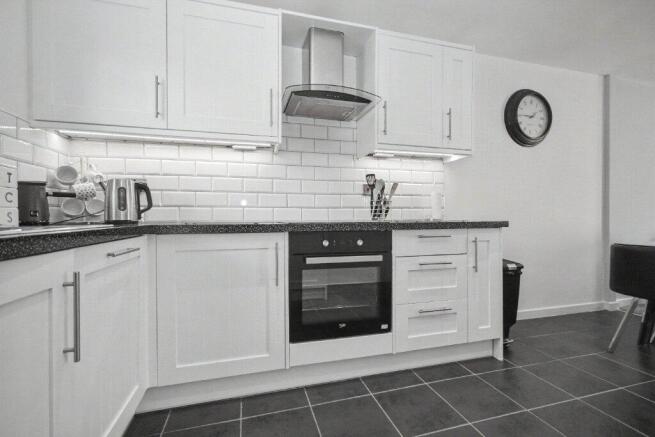 3 bed Town House for sale Image 4