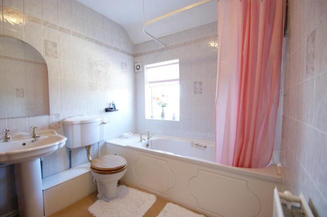 Garden Cottage - bathroom.jpg