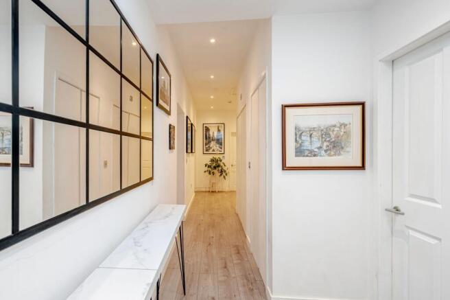 3 bed Flat for sale Image 10