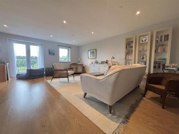 2 bed Apartment for sale Image 9