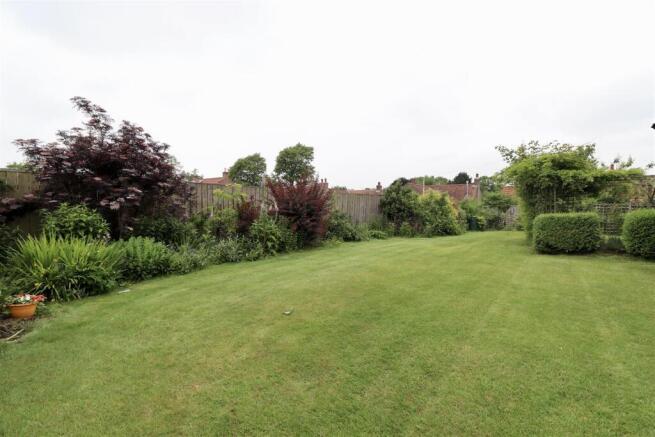 4 bed Detached Bungalow for sale Image 10