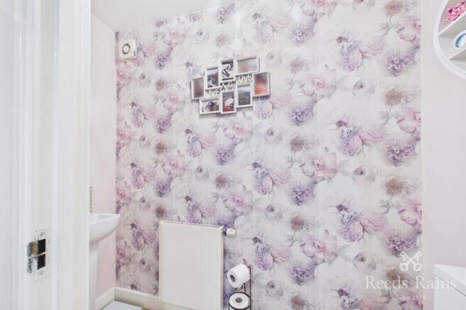 4 bed House for sale Image 8