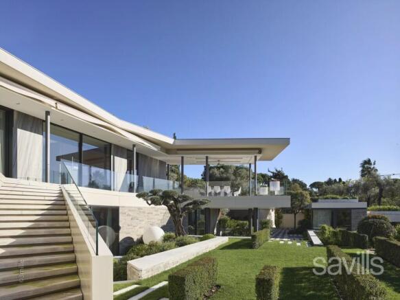 A main villa with guest house, sea views, Cap d'An