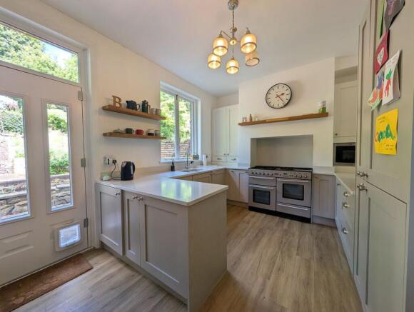 4 bed Semi-Detached for sale Image 6