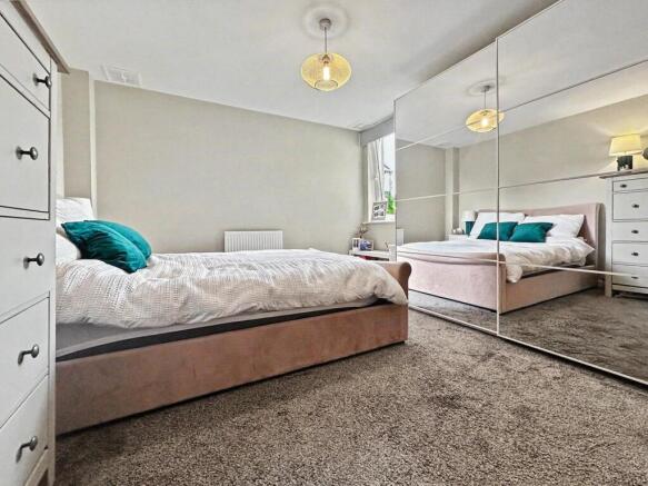 2 bed Apartment for sale Image 5