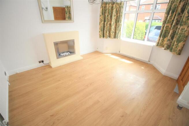 LIVING ROOM.JPG