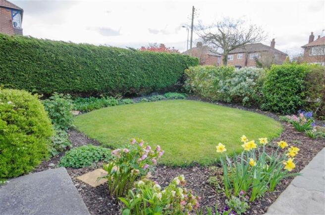 FRONT GARDEN