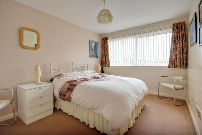 4 bed Link Detached House for sale Image 5