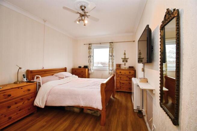 2 bed Retirement Property for sale Image 8