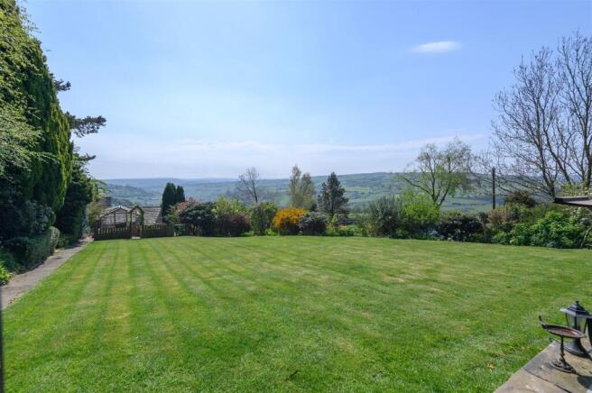 5 bed Detached Bungalow for sale Image 7