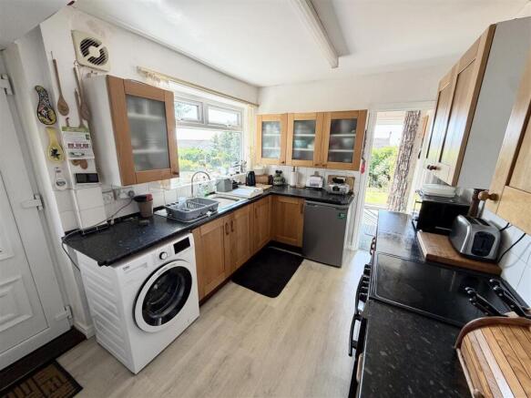3 bed Semi-Detached for sale Image 6