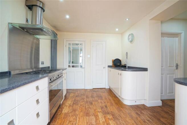 4 bed Detached for sale Image 11