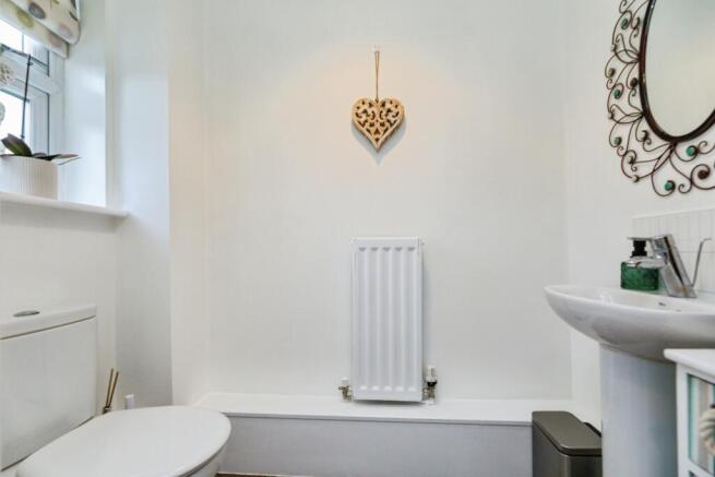 4 bed Semi-Detached for sale Image 11